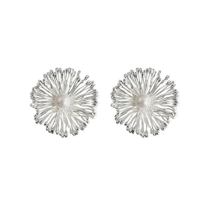 Statement Floral Earrings with Pearl Center Brass Jewelry Wholesale Designer Style 2025 Trendy Earrings